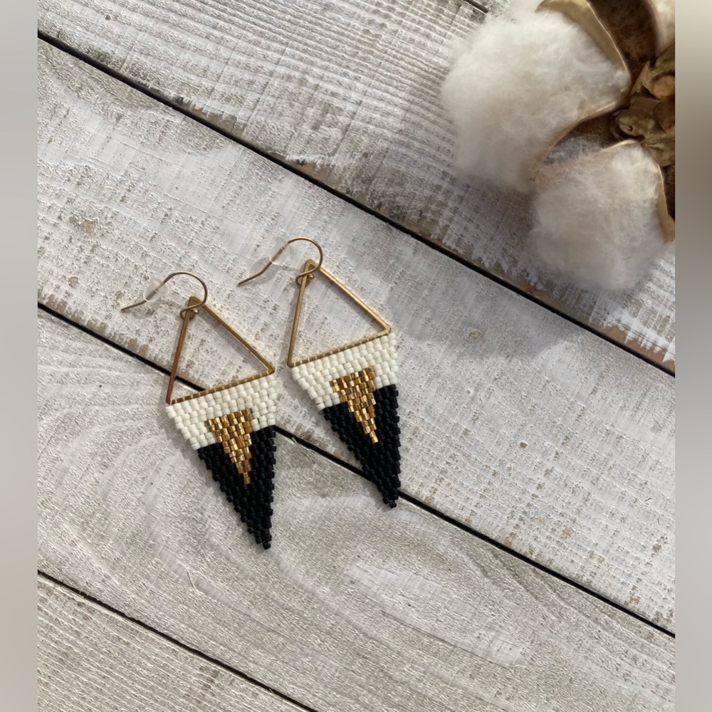 The KNOX - handmade beaded earrings